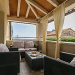 Vila Anabel With Pool Kaštelir