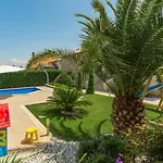 فيلة Anabel With Pool Kaštelir