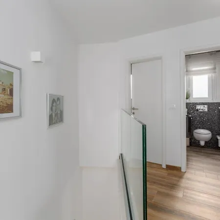 Anabel With Pool Kaštelir