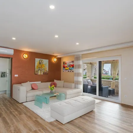 Anabel With Pool * Kaštelir