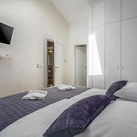 Anabel With Pool Kaštelir