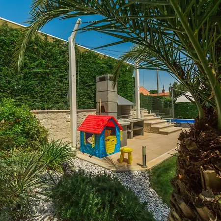 Anabel With Pool Kaštelir