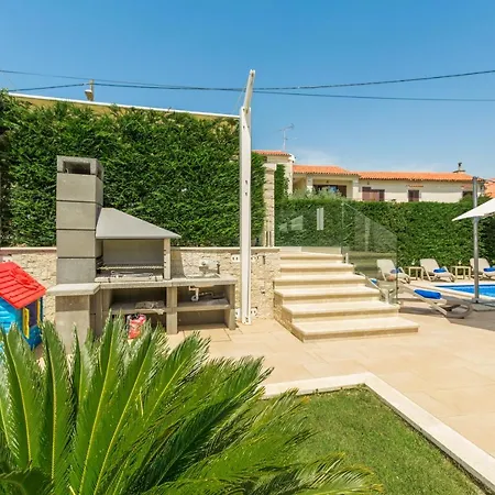 Anabel With Pool Villa Kaštelir