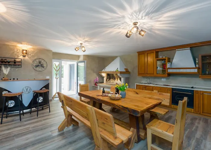 Anabel With Pool Kaštelir