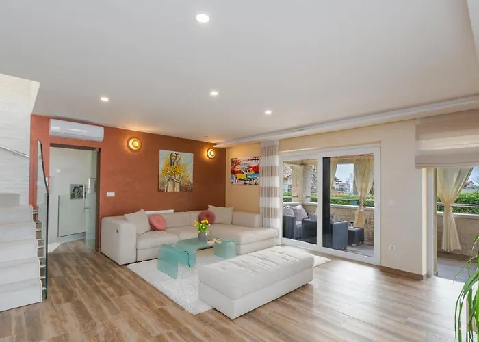 Anabel With Pool * Kaštelir