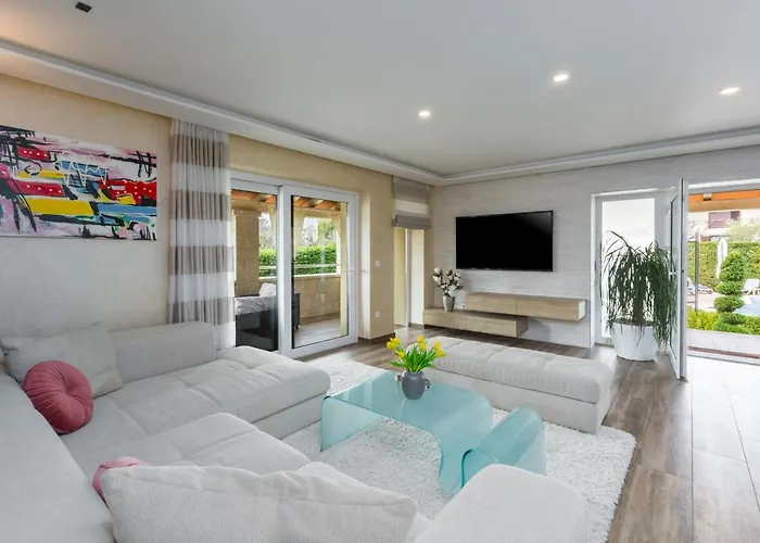 Anabel With Pool Villa Kaštelir