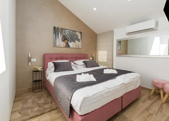 Anabel With Pool * Kaštelir