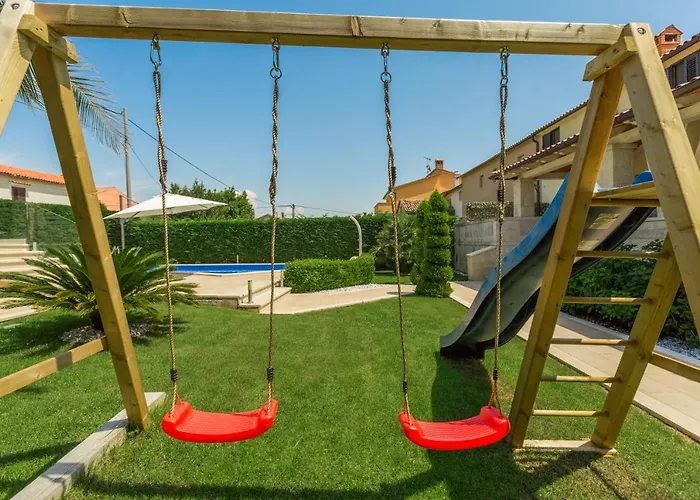 빌라 Anabel With Pool Kaštelir