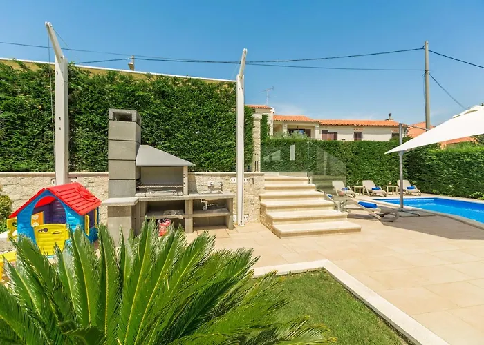 Anabel With Pool Villa Kaštelir