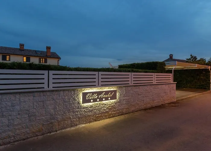 Anabel With Pool Villa