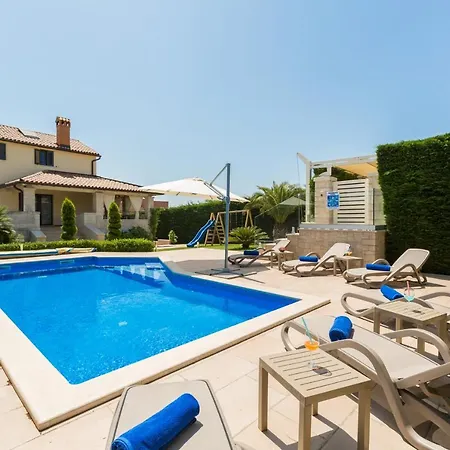 Anabel With Pool * Kastelir