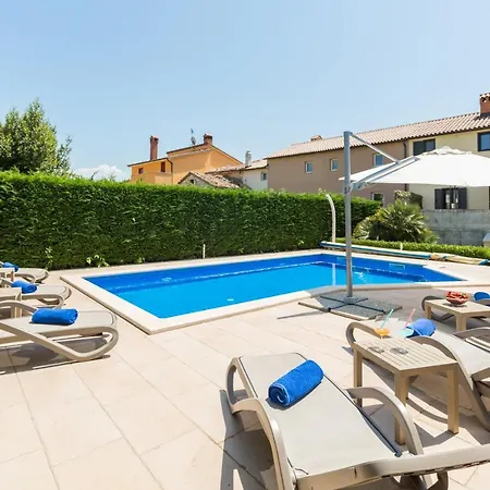 Villa Anabel With Pool Kaštelir