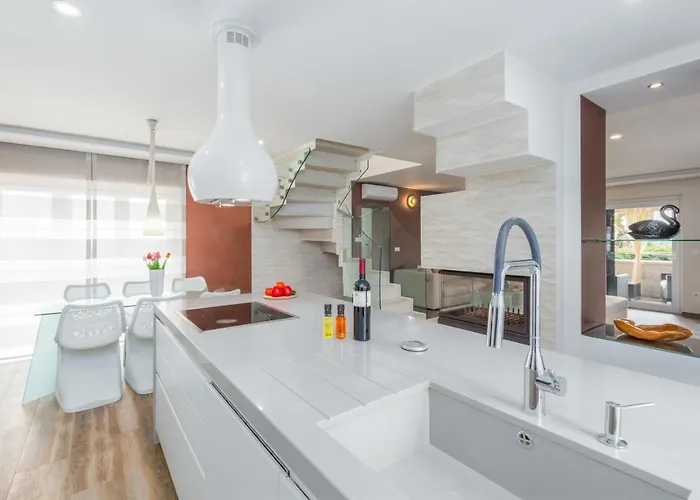 Villa Anabel With Pool Kaštelir