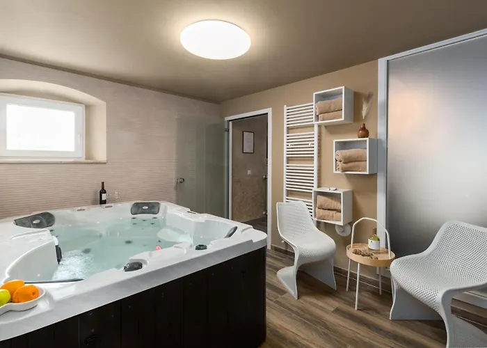 Anabel With Pool Villa Kaštelir