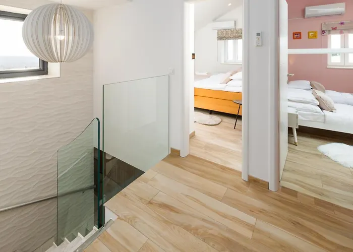 Villa Anabel With Pool Kaštelir