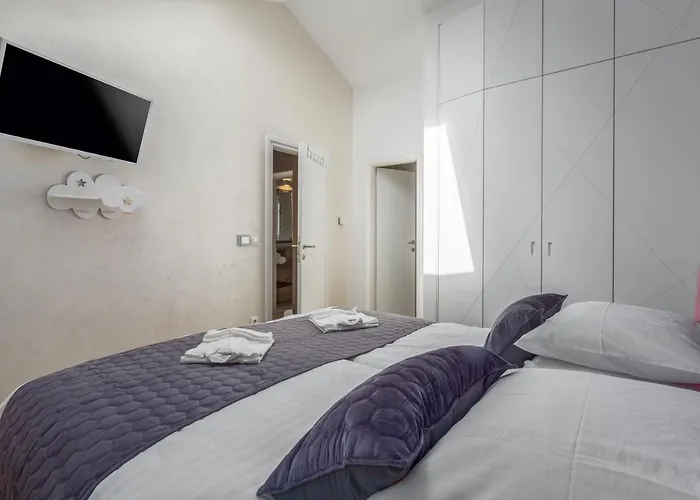 Anabel With Pool Kaštelir